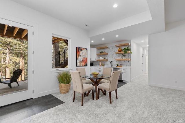 dining area with carpet floors and indoor wet bar