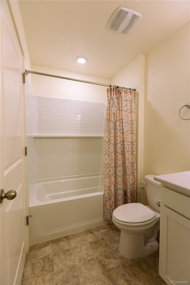236 Racer St, Bennett, CO 80102 - bathroom featuring shower / tub combo with curtain, vanity, visible vents, and toilet