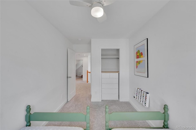 bedroom featuring baseboards, a ceiling fan, carpet, and a closet