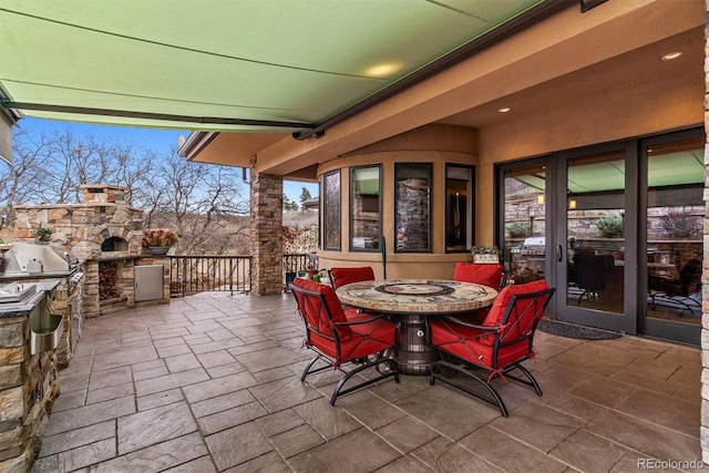 view of patio / terrace featuring an outdoor kitchen