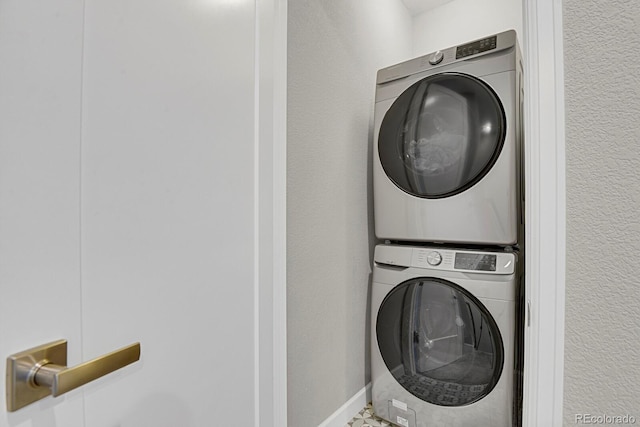 23615 E 5th Pl, Aurora, CO 80018 - clothes washing area featuring stacked washer / drying machine and baseboards