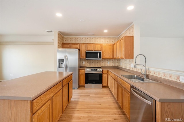 kitchen with tasteful backsplash, visible vents, light wood-type flooring, appliances with stainless steel finishes, and a sink