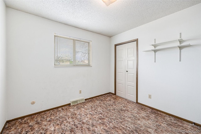 726 Mobile St, Aurora, CO 80011 - unfurnished bedroom with a textured ceiling, carpet flooring, baseboards, and a closet