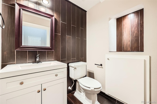 606 E Dry Creek Pl, Littleton, CO 80122 - bathroom featuring toilet and vanity