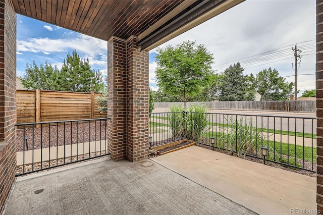 606 E Dry Creek Pl, Littleton, CO 80122 - view of patio / terrace