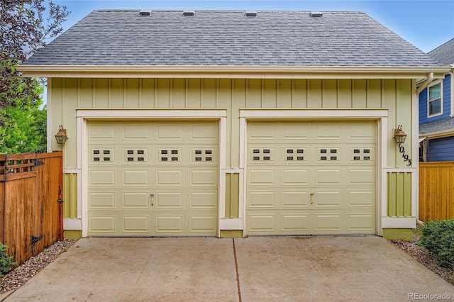 10193 E 29th Ave, Denver, CO 80238 - garage with driveway
