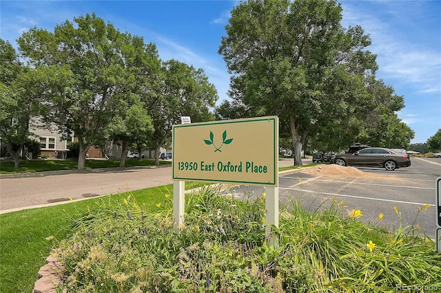 view of community / neighborhood sign