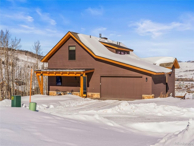 view of front of property featuring a garage