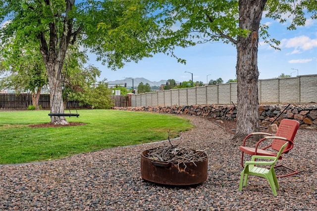 view of yard featuring a fire pit