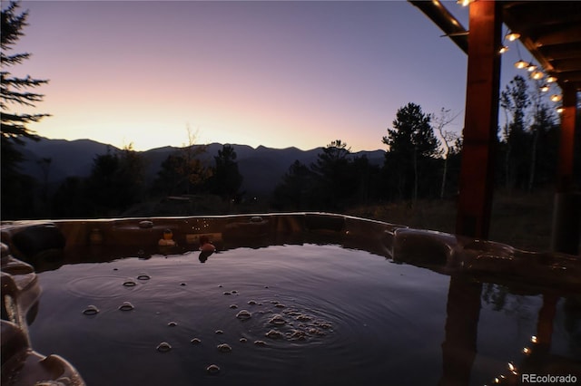 water view with a mountain view