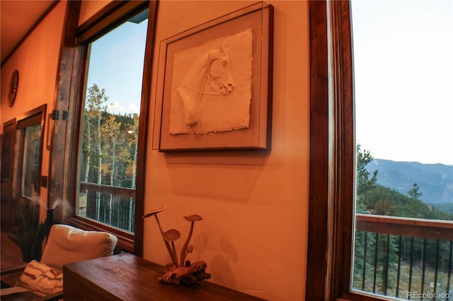 sitting room with a mountain view