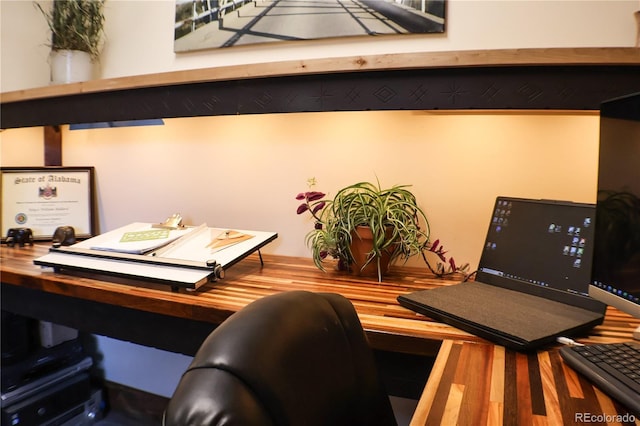 office area with hardwood / wood-style floors