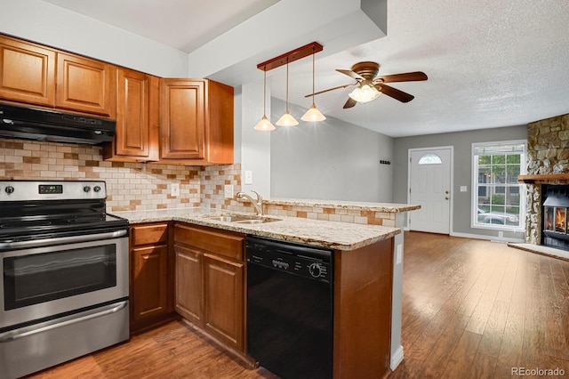 3619 Queen Anne Way, Colorado Springs, CO 80917 - kitchen with stainless steel electric stove, dishwasher, a sink, a peninsula, and ceiling fan