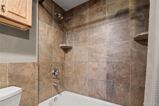 full bath with toilet and shower / bath combination