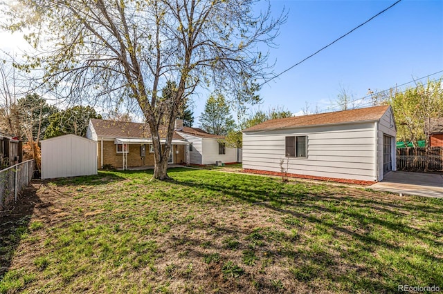 view of yard featuring an outbuilding and fence