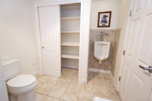 17672 E Weaver Pl, Aurora, CO 80016 - bathroom featuring toilet and a closet