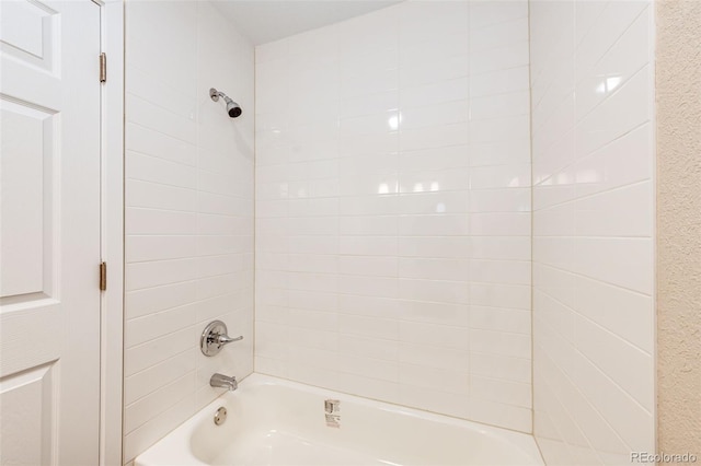 bathroom with washtub / shower combination