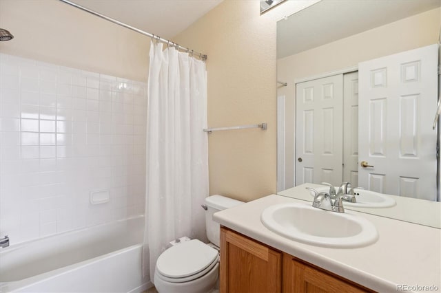 full bath featuring vanity, toilet, and shower / bath combo