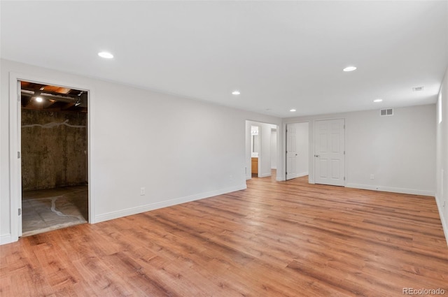 basement featuring light wood-style flooring, recessed lighting, and baseboards