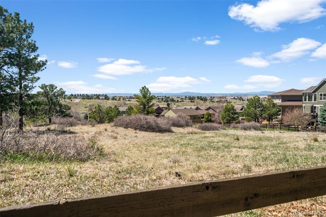 view of yard featuring a mountain view