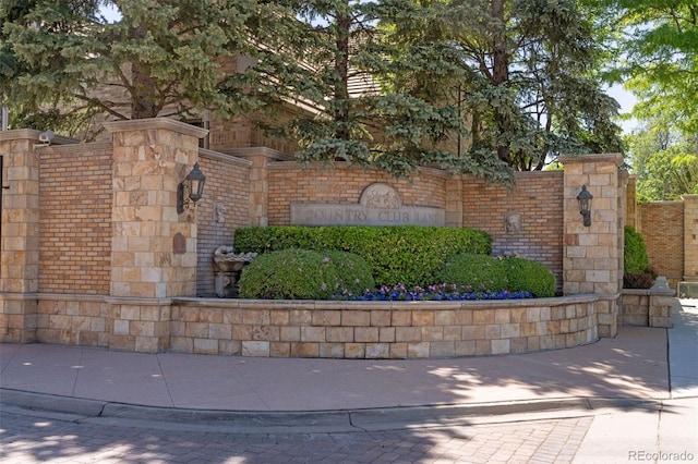 view of community / neighborhood sign