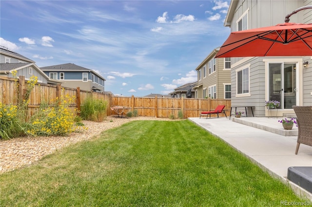 view of yard featuring a patio