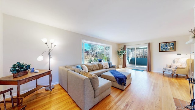 living area featuring light wood-type flooring and baseboards