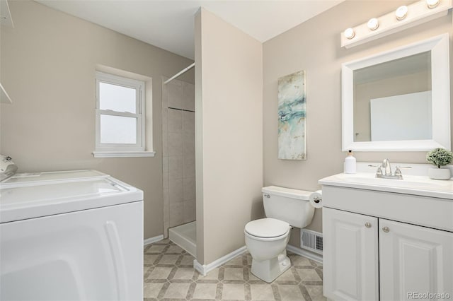 full bathroom with visible vents, a tile shower, toilet, and washer and dryer