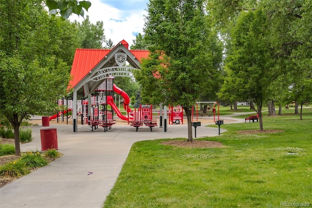 8463 Everett Way Unit B, Arvada, CO 80005 - view of community featuring a yard