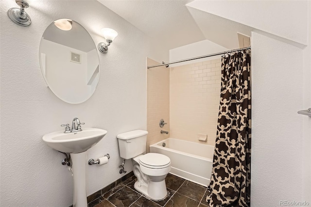 full bathroom with toilet, baseboards, a sink, and shower / bathtub combination with curtain