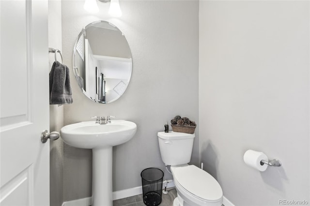 bathroom featuring toilet and sink