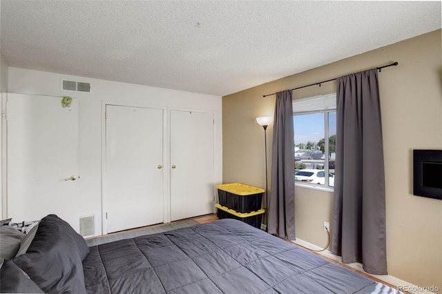 unfurnished bedroom featuring a textured ceiling