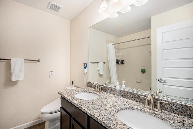 bathroom featuring visible vents, a sink, curtained shower, and toilet