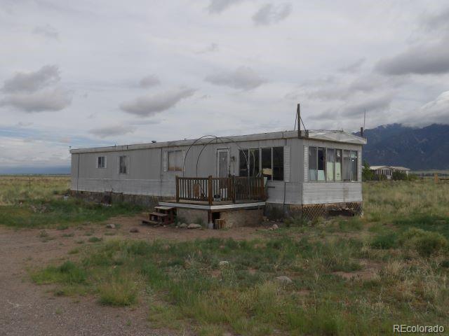 view of front of home featuring a wooden deck