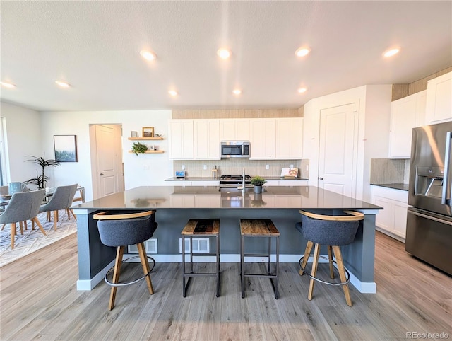 864 Clover Loop, Erie, CO 80026 - kitchen featuring stainless steel appliances, light wood-style flooring, backsplash, and recessed lighting