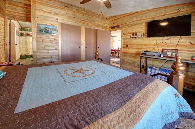 bedroom with ceiling fan and vaulted ceiling