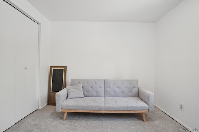 living area with carpet and baseboards