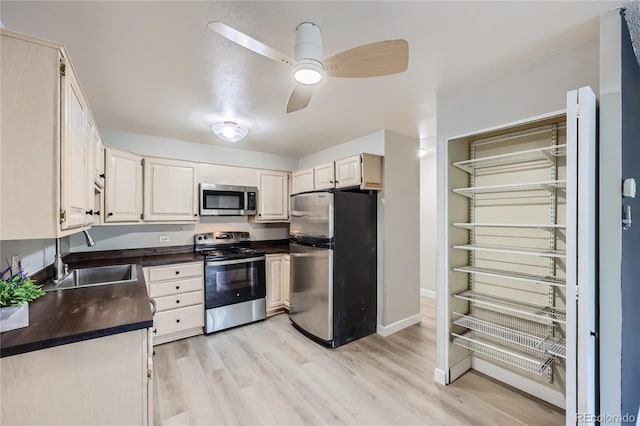 kitchen with sink, light hardwood / wood-style floors, ceiling fan, and appliances with stainless steel finishes