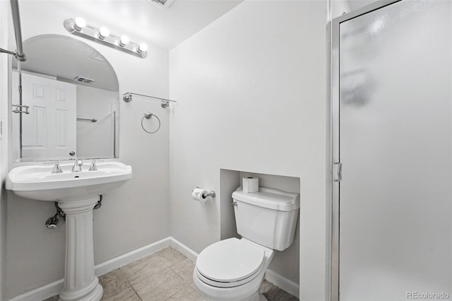 2495 S Lansing Way, Aurora, CO 80014 - full bath with toilet, a shower stall, and baseboards