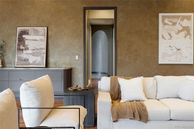 9 Sedgwick Dr, Englewood, CO 80113 - living area featuring arched walkways