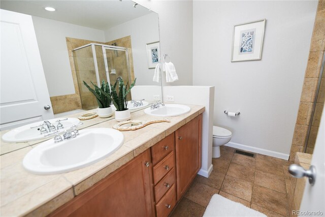 451 S Reed St, Lakewood, CO 80226 - full bath with double vanity, toilet, a shower stall, and baseboards