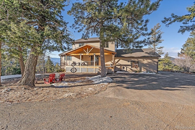 view of front of property featuring a porch