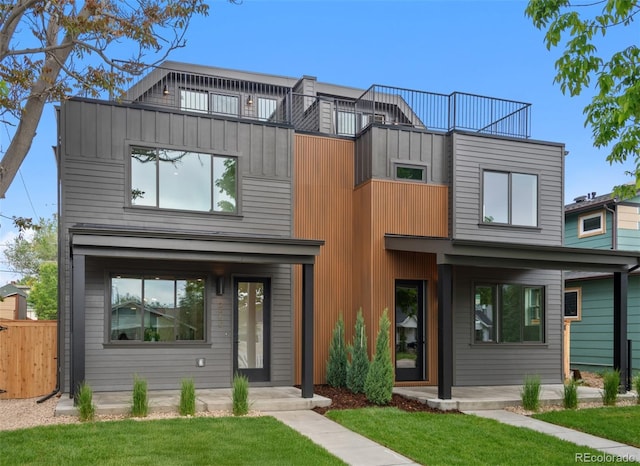 2450 S Cherokee St, Denver, CO 80223 - contemporary house featuring a balcony