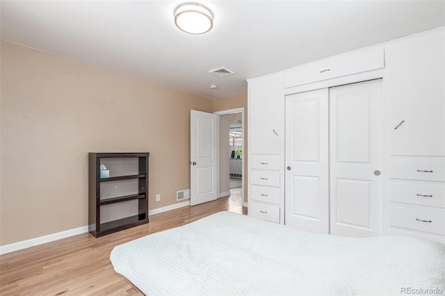 3865 Independence Ct, Wheat Ridge, CO 80033 - bedroom featuring baseboards, visible vents, light wood finished floors, and a closet