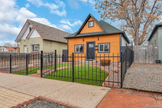 view of front facade featuring a front yard