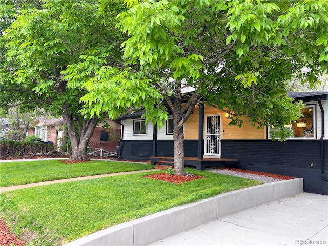 6512 Upham St, Arvada, CO 80003 - view of front facade with a front lawn