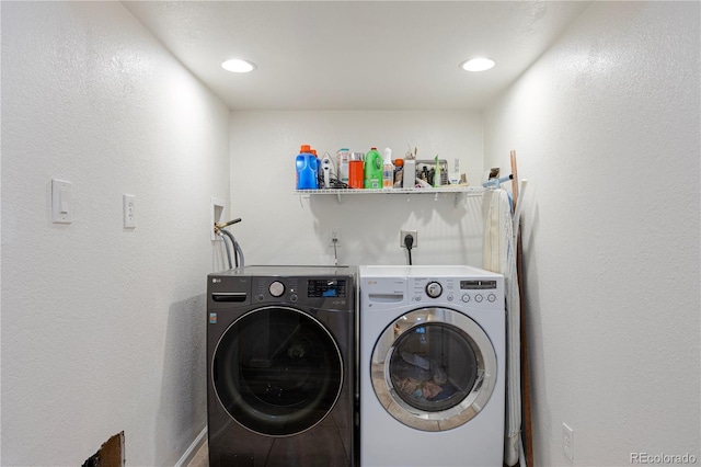 washroom featuring laundry area, recessed lighting, baseboards, and independent washer and dryer