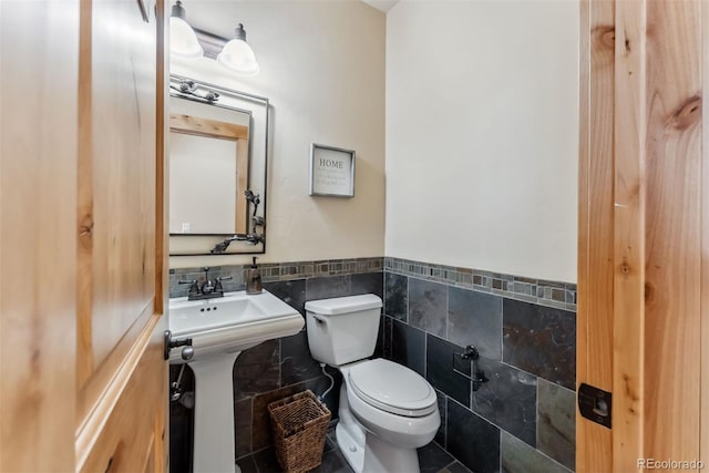 52 Buckskin Ln, Silverthorne, CO 80498 - bathroom featuring tile walls and wainscoting