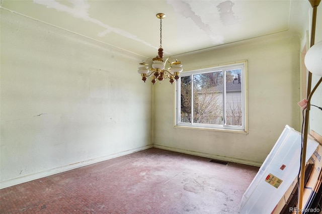 empty room with baseboards, an inviting chandelier, and visible vents