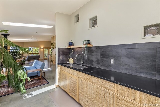 551 Spade Pl, Jefferson, CO 80456 - indoor wet bar featuring finished concrete flooring